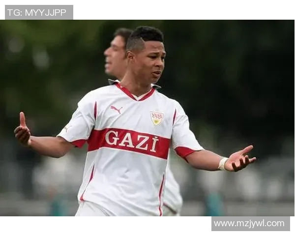 奶奶的陪伴与教导成就了足球明星的辉煌人生